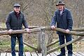Der rund 150 Meter lange Bohlensteg führt seit 2004 durch ein Naturschutzgebiet im Hafenlohrtal. Sebastian Schönauer (links) und Oskar Amrhein haben ein Wanderbüchlein über das Gebiet veröffentlicht.