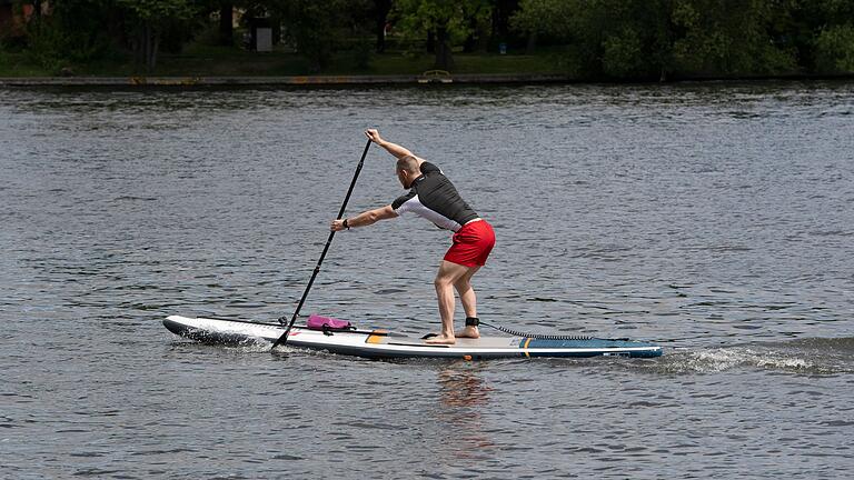 Stand-Up-Paddler       -  Ein Stand-Up Paddler ist im Lech ertrunken. (Symbolbild)