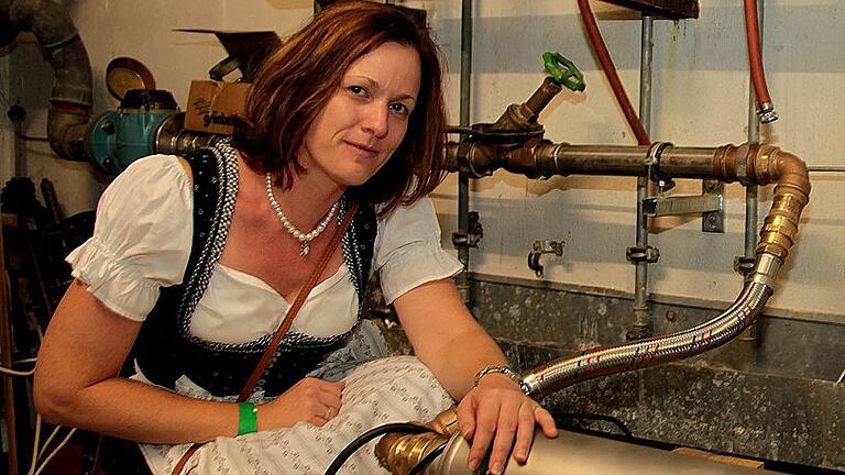 Bürgermeisterin Andrea Rothenbucher hat wegen des Abkochgebotes für Trinkwasser kurzfristig eine Entkeimungsanlage in die Herzog-Hedan-Halle einbauen lassen.