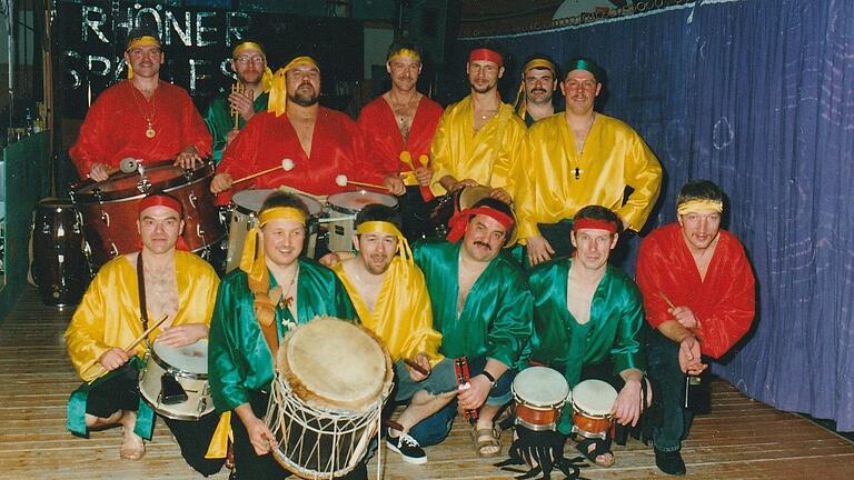 Beim Besengau-Fasching 1999 ließen es die Wampewockler als Sambagruppe krachen. Getanzt wurde  auch  der „Wampo-Mambo“.