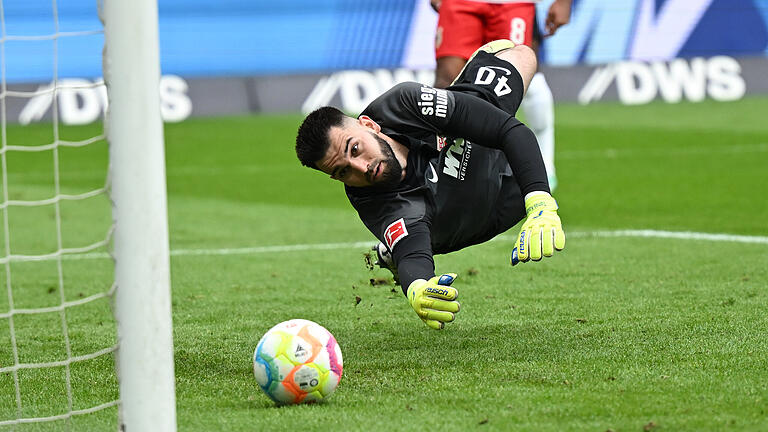 Eintracht Frankfurt - FC Augsburg.jpeg       -  Fliegt jetzt woanders: Tomas Koubek verlässt den FC Augsburg nach fünf Jahren.