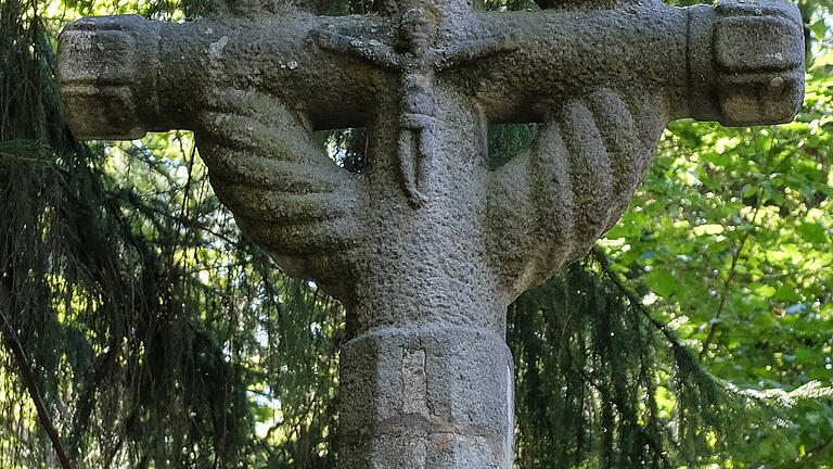 Abseits des Weges ist das so genannte Irenkreuz ein besonderer Hingucker. Abseits des Weges ist das so genannte Irenkreuz ein besonderer Hingucker.