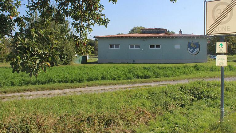 In unmittelbarer Nähe zum Vereinsheim des SV soll das neue Gerätehaus für die Feuerwehr in Kirchschönbach entstehen.