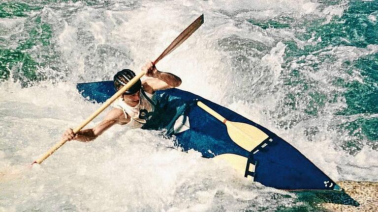 Internationaler Kanu-Slalom 1960 in Meran: Traugott May im Faltkajak auf der reißenden Passer. Internationaler Kanu-Slalom 1960 in Meran: Traugott May im Faltkajak auf der reißenden Passer.