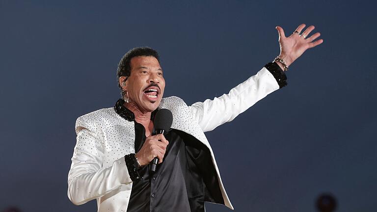 Lionel Richie wieder auf Deutschland-Tour       -  Lionel Richie trat im vergangenen Jahr bei der Krönung von König Charles III. auf. 2025 geht er wieder in Europa auf Tournee und kommt auch fünf Konzerte nach Deutschland.