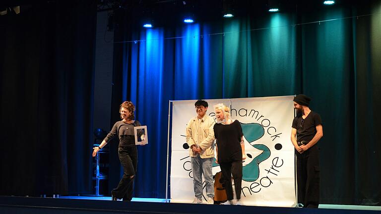 Das Wilde Shamrock Touring Theatre begeisterte am FLSH Schloss Gaibach. Das Wilde Shamrock Touring Theatre begeisterte am FLSH Schloss Gaibach.