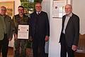 An der Wand hängt noch die Urkunde von der Begründung der Patenschaft. Umstrukturierungen bei der Bundeswehr haben nun zur Beendigung geführt. Das Bild zeigt (von links) Herbert Friederich, Sven Schwaneberg, Peter Kraus und Karl Wolf.