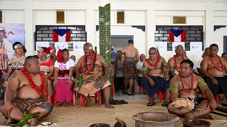 Britisches Königspaar in Samoa - Im Inselstaat Samoa gibt es viele alte Rituale. Britisches Königspaar in Samoa - Im Inselstaat Samoa gibt es viele alte Rituale.