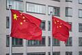 China-Flaggen       -  Übernehmen chinesische Investoren deutsche Firmen leidet oft die Mitbestimmung. (Archivbild)
