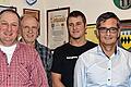 Bürgermeister Koser (rechts) vereidigte am Mittwoch fünf neue Feldgeschworene für die Gemarkungen Steinfeld und Waldzell (von links): Walter Herrmann, Matthias Möhler, Stefan Öhring, Johannes Scheiner und Theobald Herrmann.