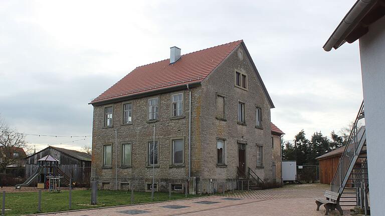 Zu den größeren Vorhaben des Marktes Kleinlangheim gehört in diesem Jahr der Umbau der früheren Schule in Atzhausen zum Dorfgemeinschaftshaus.