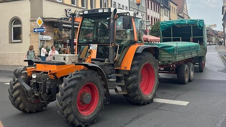Der Bulldog von Peter Ames war stets für den Gepäcktransport der Männerwallfahrtzuständig. Der Bulldog von Peter Ames war stets für den Gepäcktransport der Männerwallfahrtzuständig.
