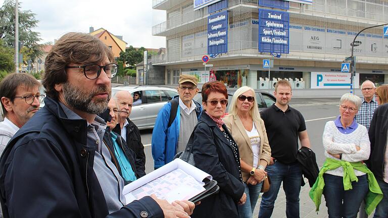 Architekt Johannes Hettiger zeigt zum Tag des offenen Denkmals architektonische Umbrüche in Marktheidenfeld. Hier: das Lermann-Kaufhaus.