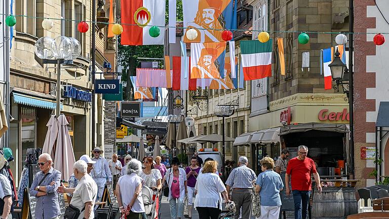 Bei der Kaufkraft in Unterfranken liegt Iphofen auf Platz eins und Wilmars auf dem letzten. Beim Einzelhandelsumsatz in Gemeinden mit mehr als 10.000 Einwohnern ist Würzburg vor Schweinfurt, gefolgt von Bad Kissingen (im Bild). Bei der Kaufkraft in Unterfranken liegt Iphofen auf Platz eins und Wilmars auf dem letzten. Beim Einzelhandelsumsatz in Gemeinden mit mehr als 10.000 Einwohnern ist Würzburg vor Schweinfurt, gefolgt von Bad Kissingen (im Bild).