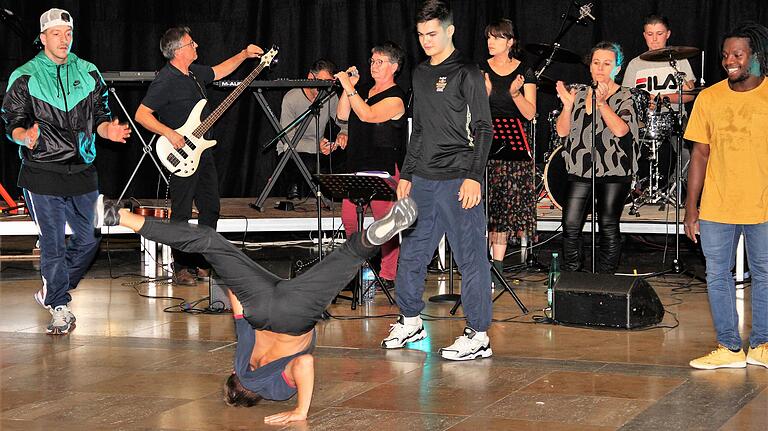 Beim Breakdance begeisterten die Gäste aus Montfort sur Meu. Beim Breakdance begeisterten die Gäste aus Montfort sur Meu.