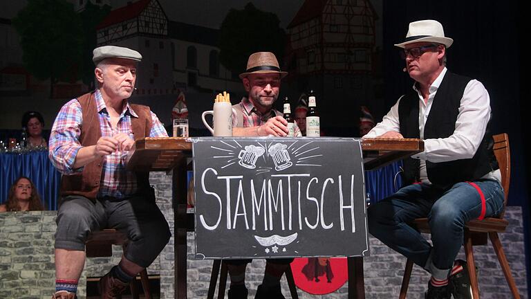 Gerd Holler, Alexander Stangl und Bernd Weckesser diskutierten am Stammtisch als 'Drei (B)Engel für Anna-Lena'. Gerd Holler, Alexander Stangl und Bernd Weckesser diskutierten am Stammtisch als 'Drei (B)Engel für Anna-Lena'.