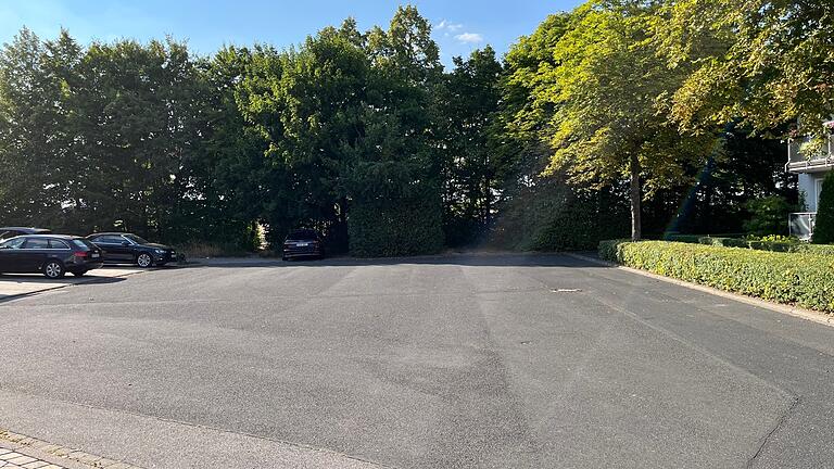 In Zukunft fährt man hier auf die Würzburger Straße. Die Tage als ruhige Einbahnstraße scheinen dann gezählt. In Zukunft fährt man hier auf die Würzburger Straße. Die Tage als ruhige Einbahnstraße scheinen dann gezählt.