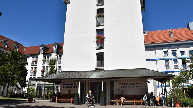 Auch im Wilhelm-Löhe-Haus in Schweinfurt genießen die Senioren die letzten Sommertage. Das Haus ist eines von fünf solcher Einrichtungen der Diakonie Schweinfurt in der Region.