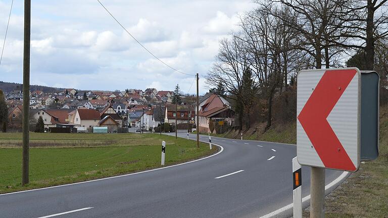 B 286 alt zwischen Arnshausen und Terzenbrunn (Abfahrt Wirmsthal): Das Teilstück soll zurückgebaut werden, wenn die neue B 286 gebaut ist