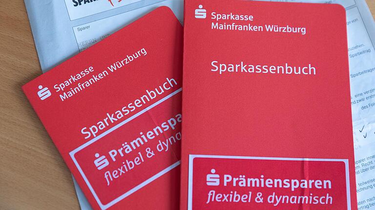 'Prämiensparen flexibel': So oder so ähnlich heißen Verträge, die Anleger vor allem in den 1990er Jahren massenweise mit Sparkassen abschlossen.