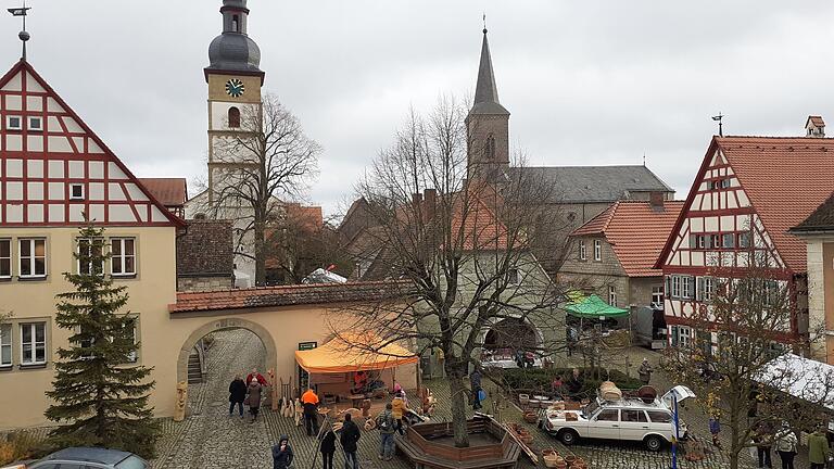 Am Marktplatz und an zahlreichen Stationen im Ort gab es beim Hüttenheimer Hofgenuss viel zu entdecken.&nbsp;