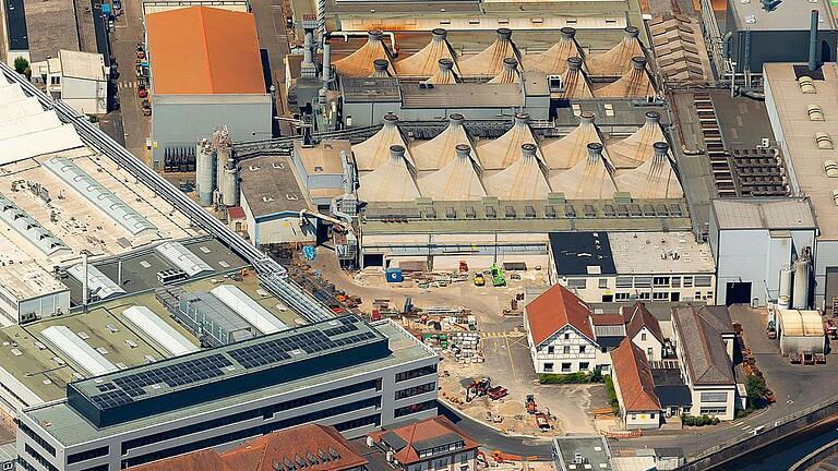 Das Luftbild zeigt : Busbahnhof Lohr am Main - Die Luftaufnahme wurde 2023 vom UL-Flugzeug aus erstellt ( keine Drohne ) -
Hochauflösende Luftaufnahme - Für grossformatige Ausdrucke geeignet. Die Geschenkidee !
Mit Lizenz und Bildrechte bestellbar Das Luftbild zeigt : Busbahnhof Lohr am Main - Die Luftaufnahme wurde 2023 vom UL-Flugzeug aus erstellt ( keine Drohne ) -
Hochauflösende Luftaufnahme - Für grossformatige Ausdrucke geeignet. Die Geschenkidee !
Mit Lizenz und Bildrechte bestellbar
