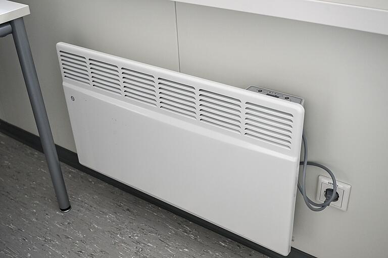 In den Containern befinden sich einsteckbare Elektroheizkörper, pro Klassenzimmer je vier. In den Containern befinden sich einsteckbare Elektroheizkörper, pro Klassenzimmer je vier.