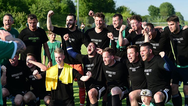 Pure Erleichterung: Durch einen 4:2-Erfolg gegen die SG Oberelsbach/Ober-Unterwaldbehrungen gelingt dem TSV Ostheim doch noch der Aufstieg in die Kreisklasse.