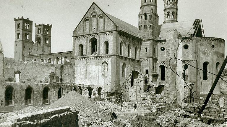 Der Dom nach der Zerstörung am 16. März 1945.