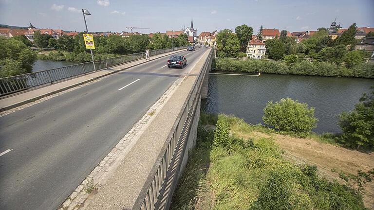 Die Mainbrücke Haßfurt im Juni 2017 &ndash; auch vom Südufer aus gesehen.