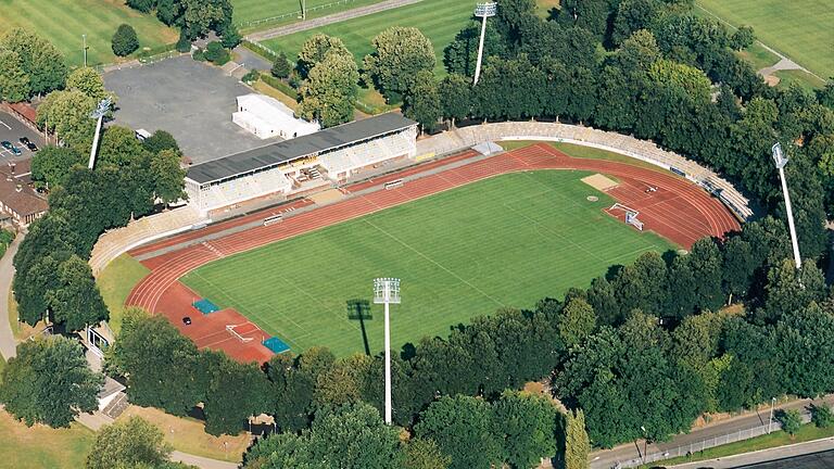 Für die Leichtathleten gilt im Schweinfurter Willy-Sachs-Stadion in diesem Jahr die Parole: Wir müssen leider draußen bleiben. Für die Leichtathleten gilt im Schweinfurter Willy-Sachs-Stadion in diesem Jahr die Parole: Wir müssen leider draußen bleiben.