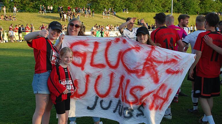 Impressionen vom Relegationssieg des FC Bad Brückenau über die SG Gräfendorf.       -  Impressionen vom Relegationssieg des FC Bad Brückenau über die SG Gräfendorf.