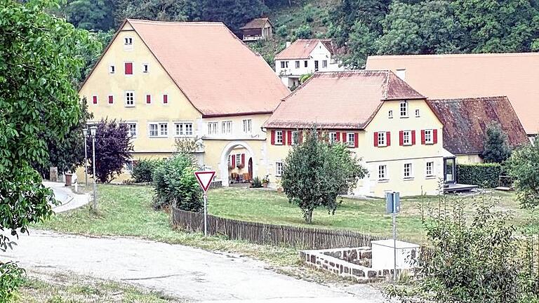 Es klappert die Mühle am rauschenden Bach: die Steinmühle, eine der vielen Mühlen im Tal der Tauber unterhalb der Stadt Rothenburg.