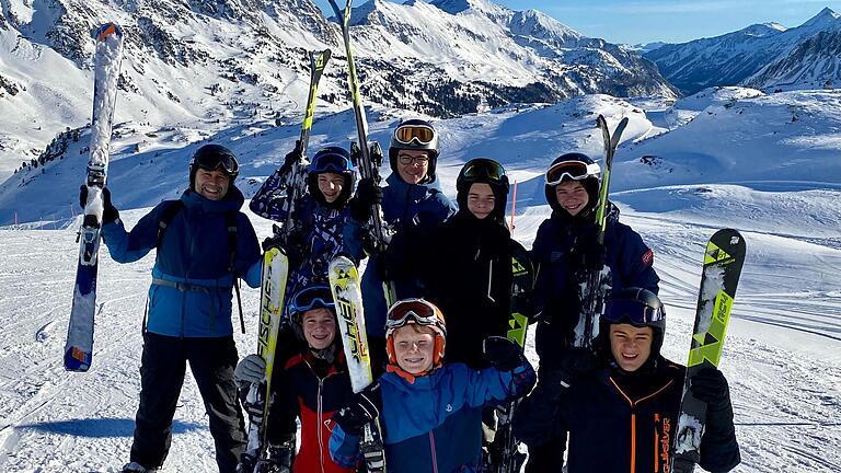 Viel Spaß im Schnee hatten diese Schüler der 8. Klasse des Fränkischen Landschulheims Gaibach bei ihrem Skikurs in Obertauern kurz vor Weihnachten.