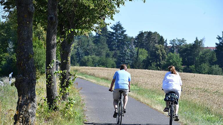 Statt auf Flurwegen kann am 11. September auf Bundes-, Landes- und Kreisstraßen autofrei von der Kinzigquelle bis zur Mündung geradelt werden. Symbolfoto: Ronald Rinklef - Statt auf Flurwegen kann am 11. September auf Bundes-, Landes- und Kreisstraßen autofrei von der Kinzigquelle bis zur Mündung geradelt werden. Symbolfoto: Ronald Rinklef Statt auf Flurwegen kann am 11. September auf Bundes-, Landes- und Kreisstraßen autofrei von der Kinzigquelle bis zur Mündung geradelt werden. Symbolfoto: Ronald Rinklef - Statt auf Flurwegen kann am 11. September auf Bundes-, Landes- und Kreisstraßen autofrei von der Kinzigquelle bis zur Mündung geradelt werden. Symbolfoto: Ronald Rinklef