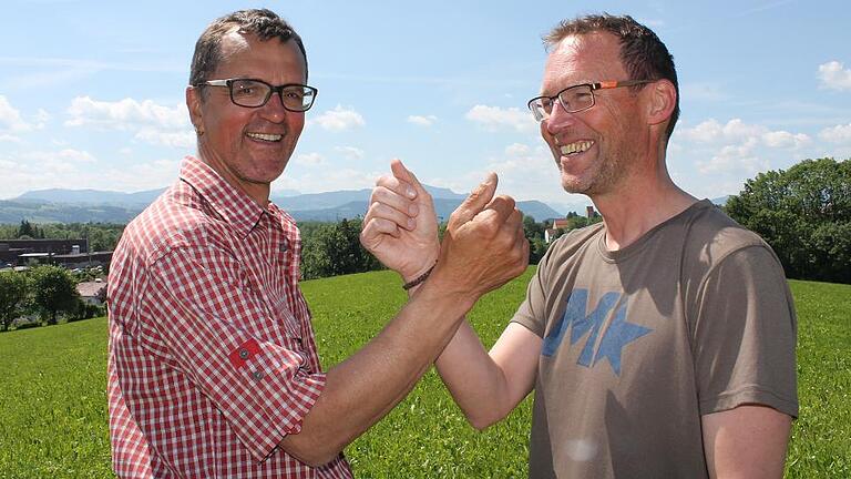 Organspende, Transplantation, Niere - Mehr als Blutsbrüder: Karl-Heinz Pimiskern (links) hat seinem besten Freund Uwe Böhm eine Niere gespendet. Organspende, Transplantation, Niere - Mehr als Blutsbrüder: Karl-Heinz Pimiskern (links) hat seinem besten Freund Uwe Böhm eine Niere gespendet.