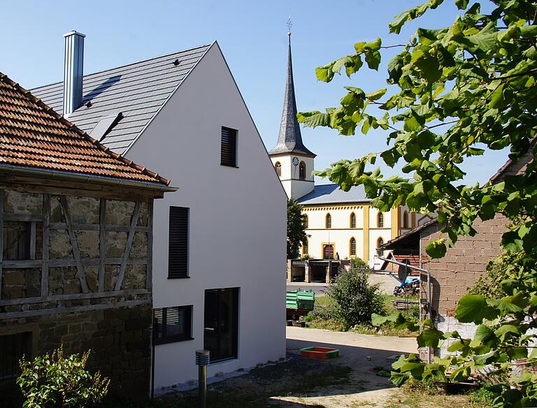 Modernes Bauen im Altort ist möglich: Anstelle eines baufälligen Bauernhauses errichteten Silke Ringel und Guido Spahn ein zeitgemäßes Familienhaus in Kützberg.