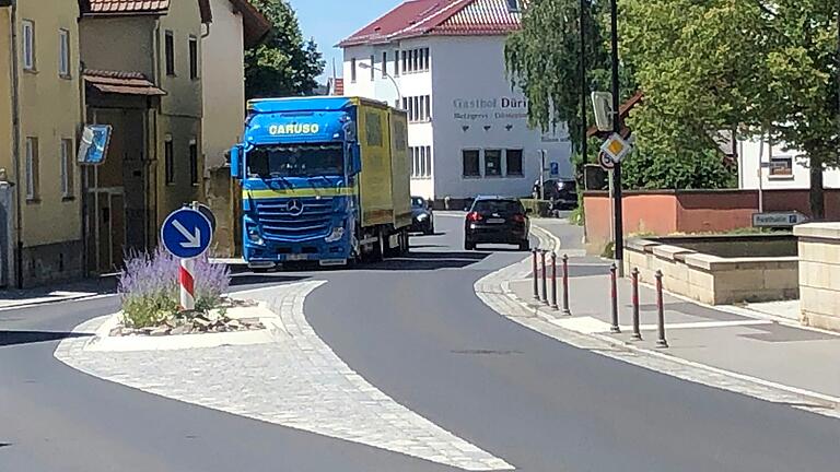 Halbseitig gesperrt wird die Ortsdurchfahrt von Saal ab Montag.