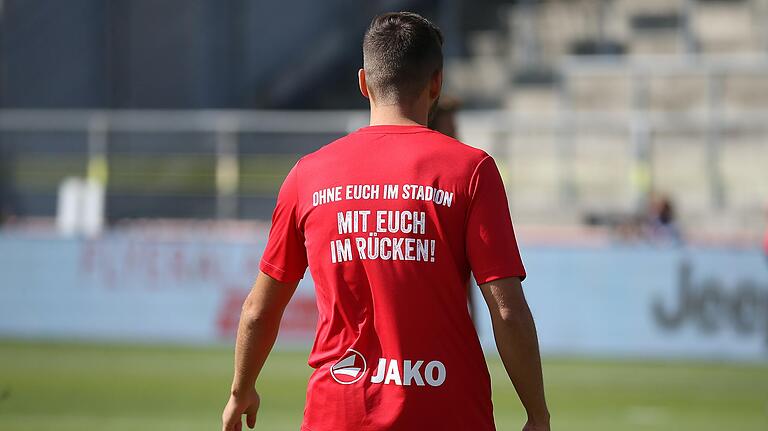 Da halfen auch keine T-Shirts. Die Fans im Stadion fehlten dem Aufsteiger in dieser Saison spürbar.