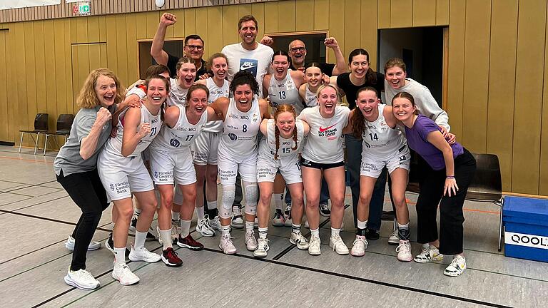 Die Qool Sharks Würzburg haben den Klassenerhalt in der zweiten Basketball-Bundesliga geschafft und wurden dabei von Dirk Nowitzki unterstützt. Die Qool Sharks Würzburg haben den Klassenerhalt in der zweiten Basketball-Bundesliga geschafft und wurden dabei von Dirk Nowitzki unterstützt.