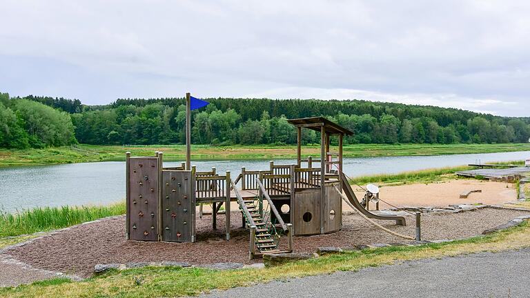 Der Spielplatz am Badebereich am Ellertshäuser See.