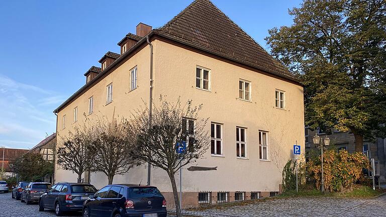Das ehemalige Vhs-Gebäude in Hofheim soll für knapp drei Millionen Euro saniert und umgebaut werden. Das ehemalige Vhs-Gebäude in Hofheim soll für knapp drei Millionen Euro saniert und umgebaut werden.