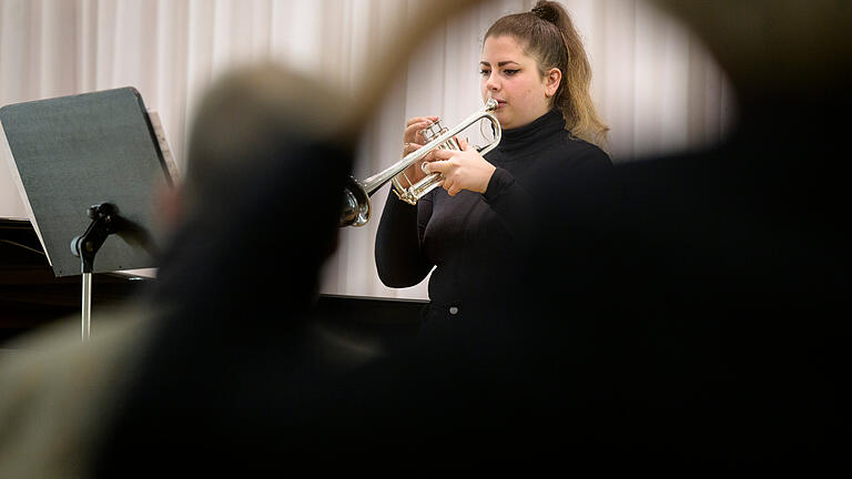 Gewinnerin Patricia Vörös bei der Matinée der Preisträgerinnen und Preisträger des Bertold-Hummel-Wettbewerbs in der Hochschule für Musik in Würzburg. Gewinnerin Patricia Vörös bei der Matinée der Preisträgerinnen und Preisträger des Bertold-Hummel-Wettbewerbs in der Hochschule für Musik in Würzburg. 