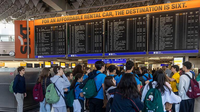 Klimaaktivisten legen Flugverkehr in Frankfurt lahm       -  Zahlreiche Flüge wurden wegen der Störaktion am Morgen annulliert.