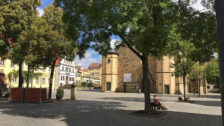 Wie sehr wird der Martin-Luther-Platz durch einen Neubau für das Friederike-Schäfer-Heim anstelle des Rückertbaus beeinträchtigt? Eine Frage, die viele Stadträte umtreibt.