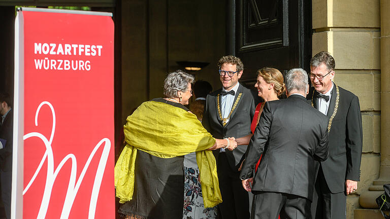 Eröffnung Mozartfest 2022 in der Würzburger Residenz. Die Stadt Würzburg mit dem Oberbürgermeister Christian Schuchart und den Bürgermeistern Judith Jörg und Martin Heilig empfängt die Gäste.