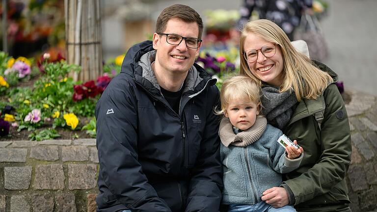 Johanna (36), Sebastian (38) und Julian Küstner, junge Familie aus Würzburg Johanna (36), Sebastian (38) und Julian Küstner, junge Familie aus Würzburg