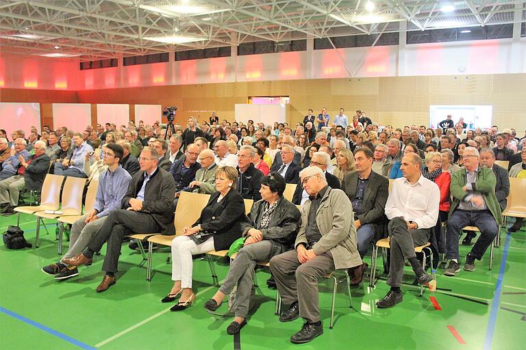 Der Vortrag vom Ex-Fußballmanager Reiner Calmund in der Wiesentheider Steigerwaldhalle hatte viele interessierte Zuhörer.