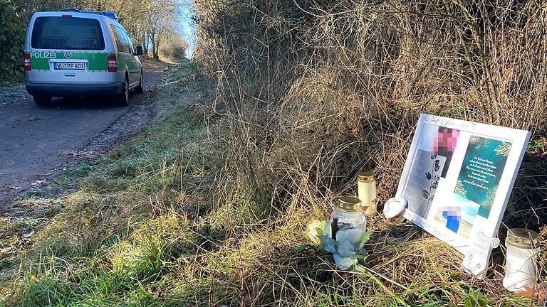 Zeichen der Trauer am Tatort: Am Rand des Radweges zwischen Bad Neustadt und Hohenroth wurde der getötete 26-Jährige gefunden.