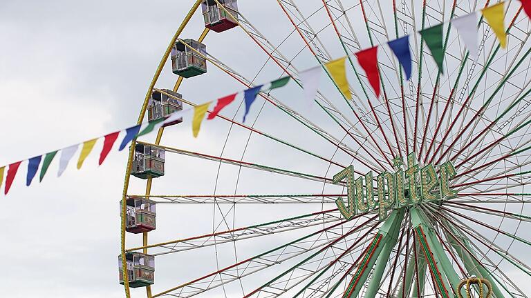 Bis Sonntag können Besucherinnen und Besucher noch mit den Fahrgeschäften auf dem Schweinfurter Volksfest fahren.